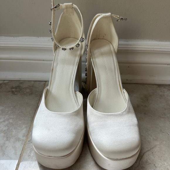 Princess Polly white Platform Heels - Picture 2 of 6